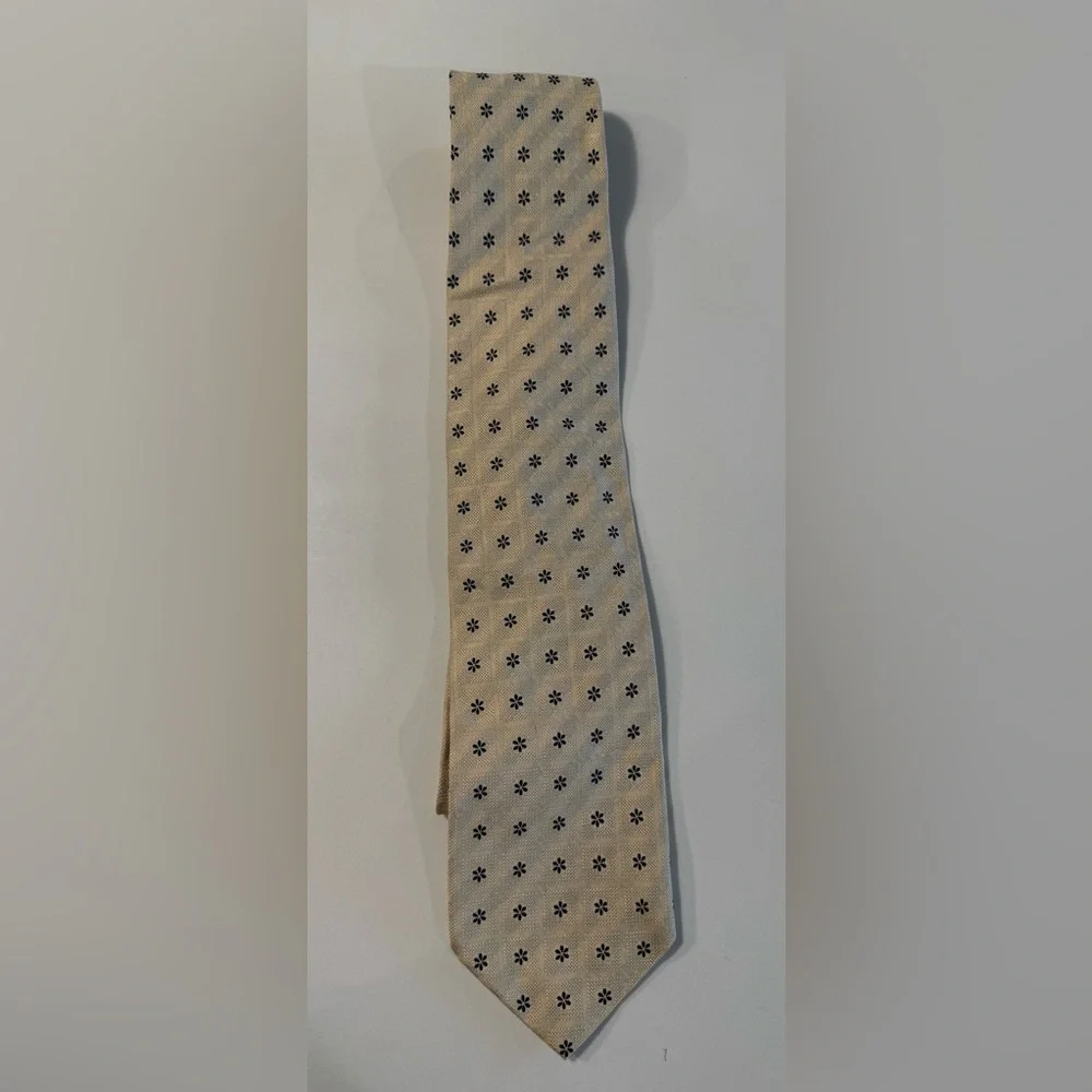 2 Hugo Boss TIE IN ITALIAN-MADE 100% SILK‎